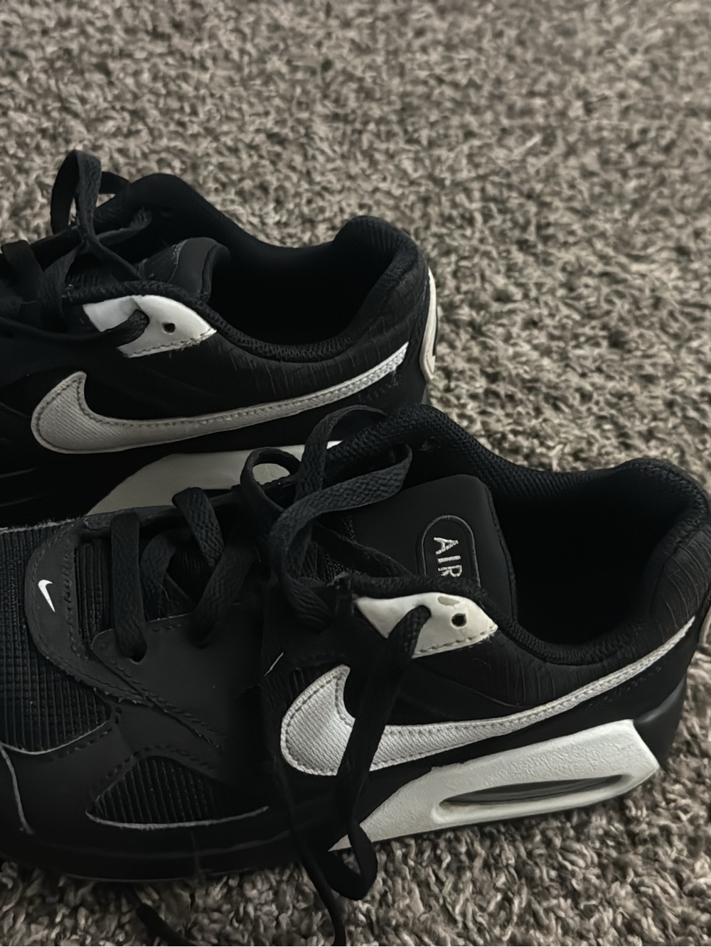 Nike Men’s Black and White Low-Top Air Sneakers
